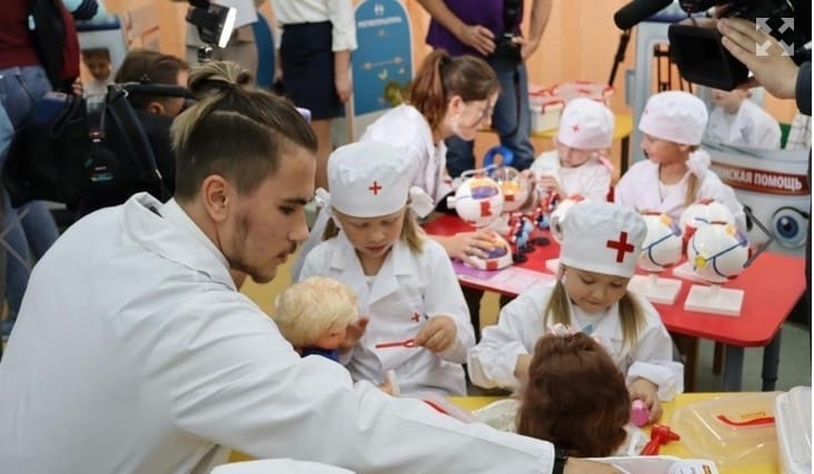 Медики волонтёры.